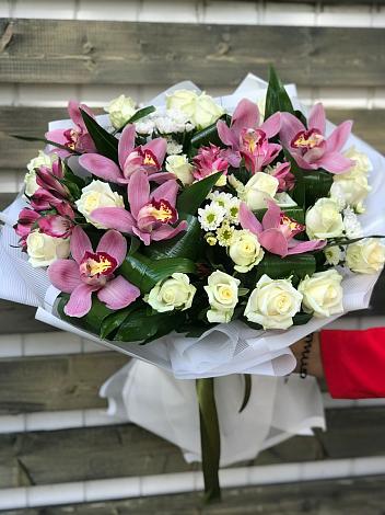 Букет цветов из: Розы и Хризантемы в Перелёшинский