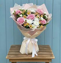 Букет цветов из:  Гвоздики, Орхидеи и Розы в Перелёшинский