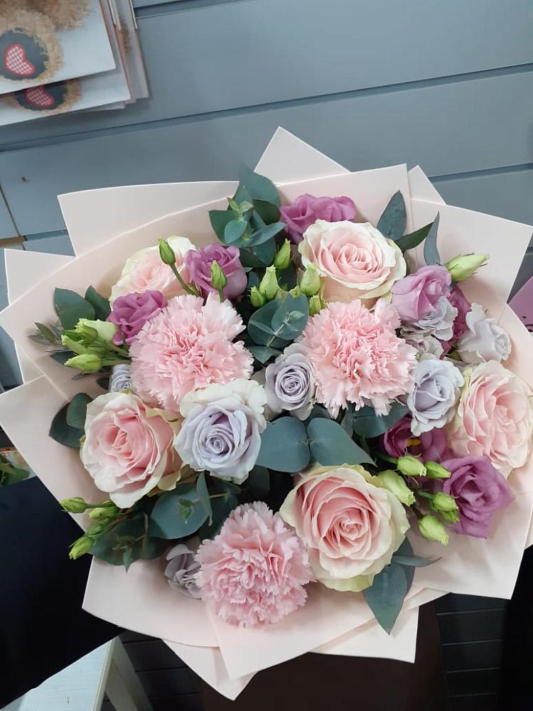 Букет цветов из: Розы, Гвоздики и Лизиантусы в Перелёшинский