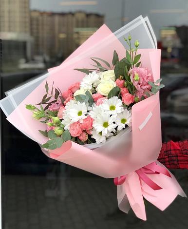 Букет цветов из: Розы, Лизиантусы и Хризантемы в Перелёшинский