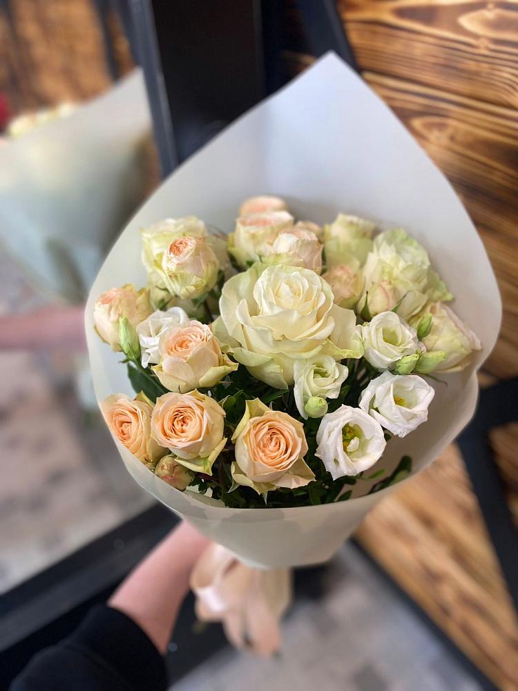 Букет цветов из: Розы и Лизиантусы в Перелёшинский